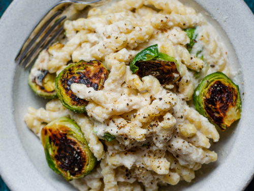 https://planetarianlife.com/wp-content/uploads/2021/10/Cauliflower-Alfredo-1-500x375.jpg